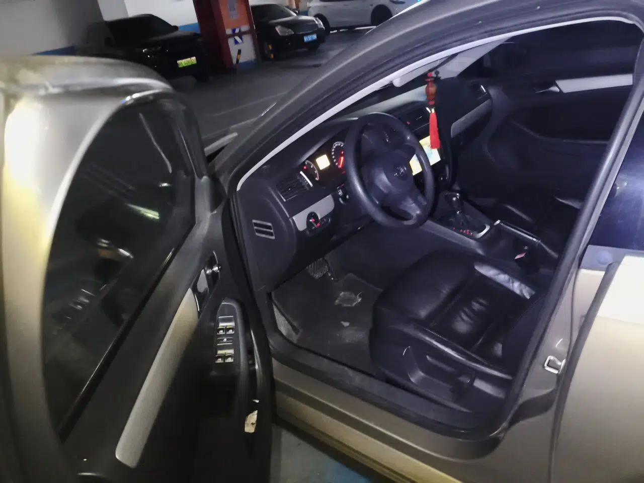 Volkswagen Sagitar 2012 1.6L Automatic Comfort Edition — миниатюра 16