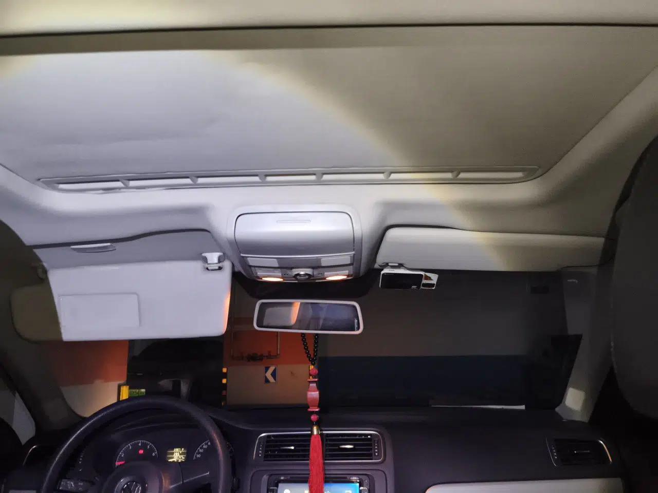 Volkswagen Sagitar 2012 1.6L Automatic Comfort Edition — миниатюра 18