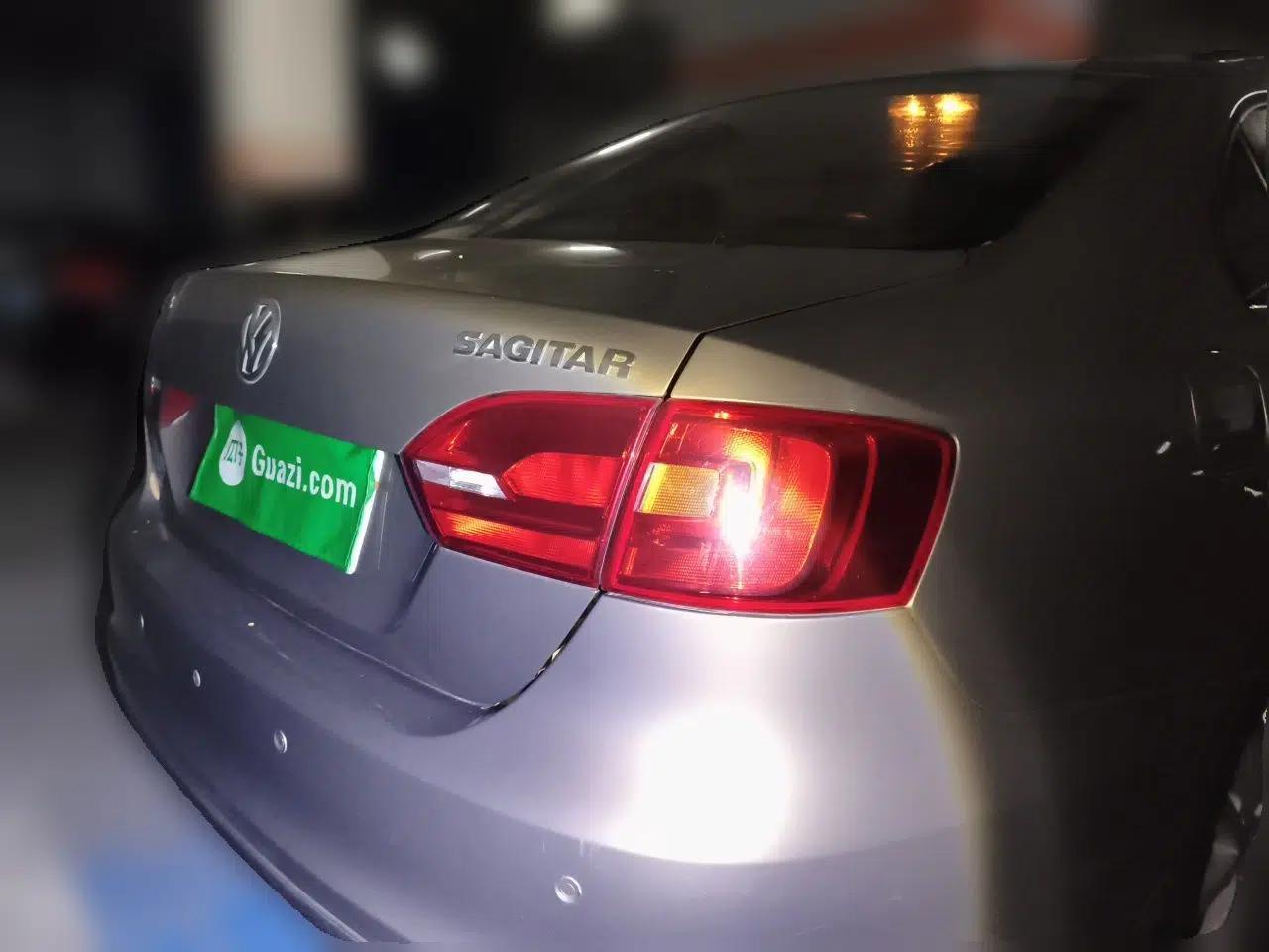 Volkswagen Sagitar 2012 1.6L Automatic Comfort Edition — миниатюра 5