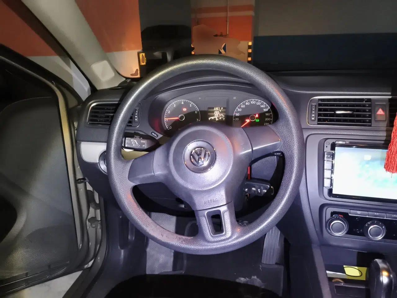Volkswagen Sagitar 2012 1.6L Automatic Comfort Edition — миниатюра 10