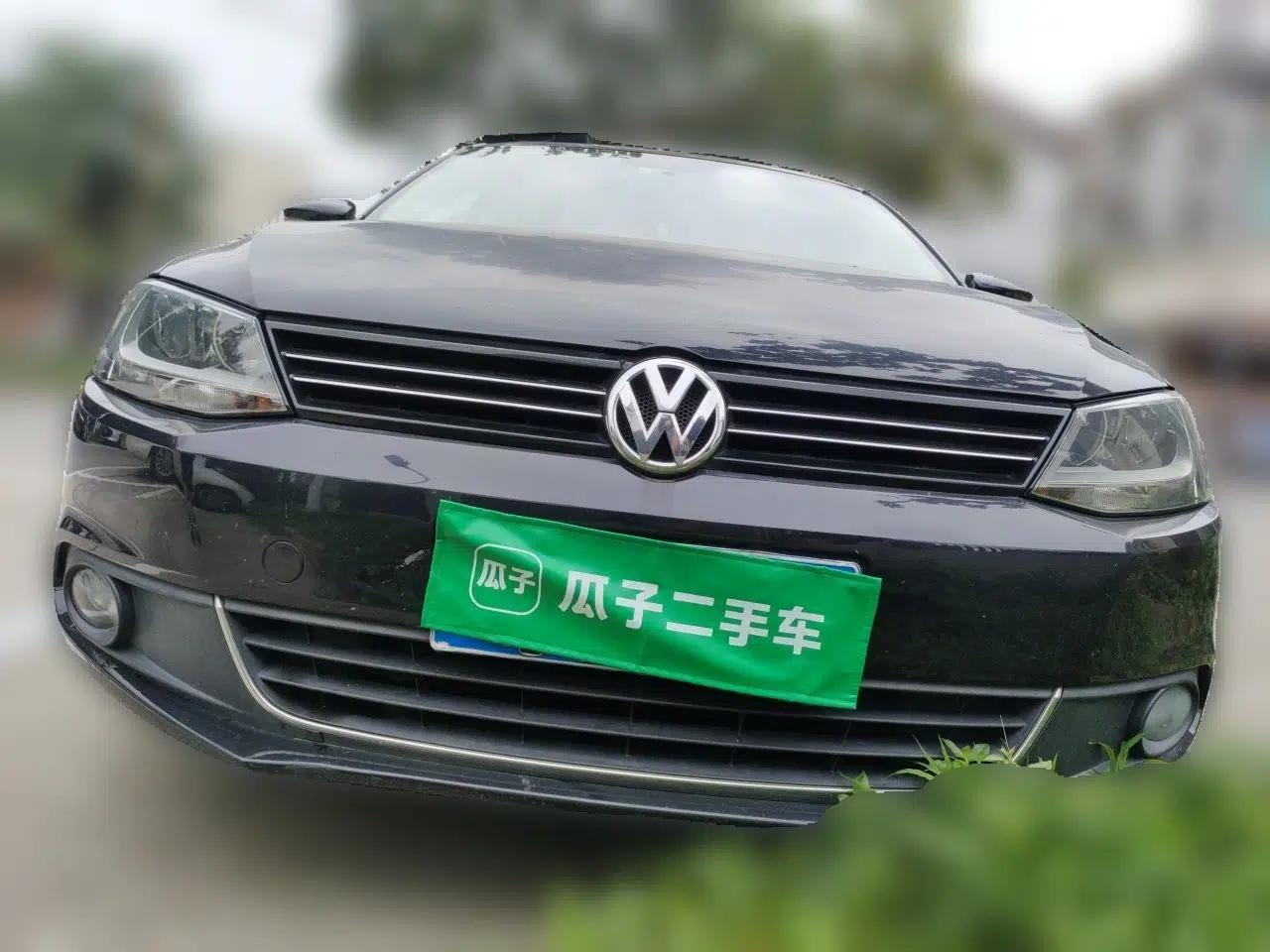 Volkswagen Sagitar 2014 1.6L Automatic Comfort Model — миниатюра 3