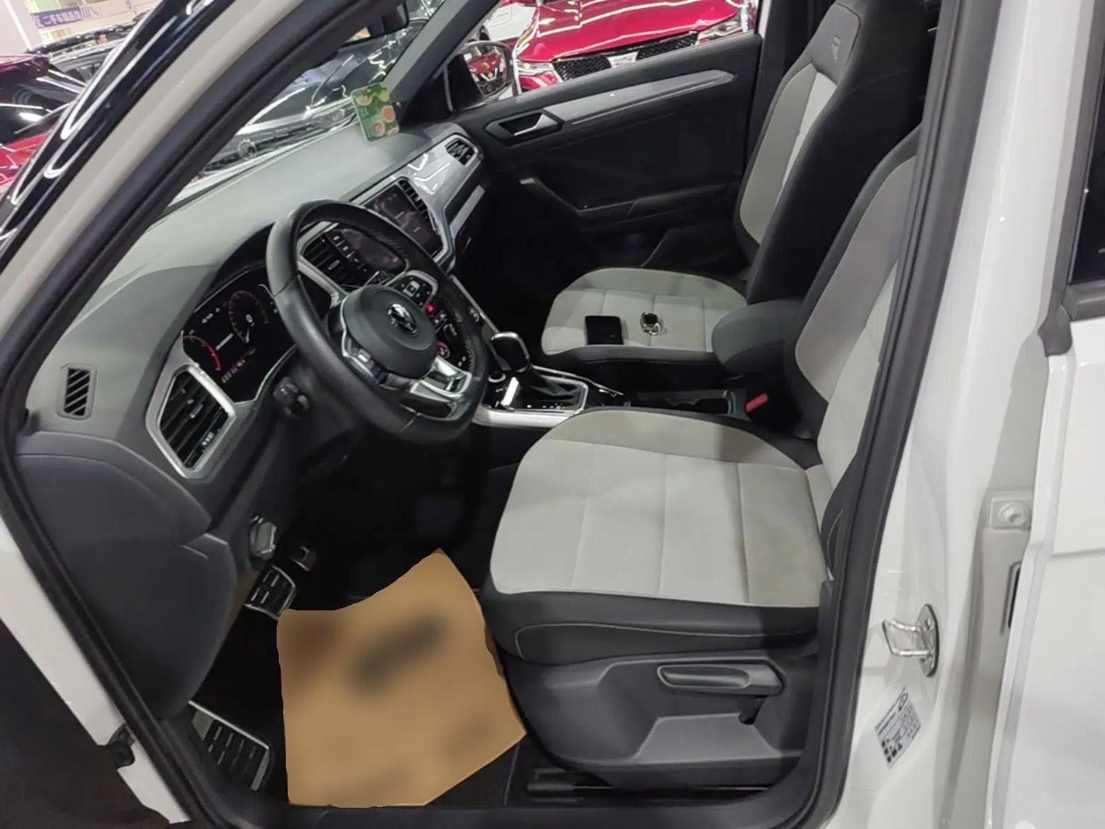 Volkswagen T-ROC 2021 280TSI DSG Two-Wheel Drive R-Line Pro Connected Version — миниатюра 17