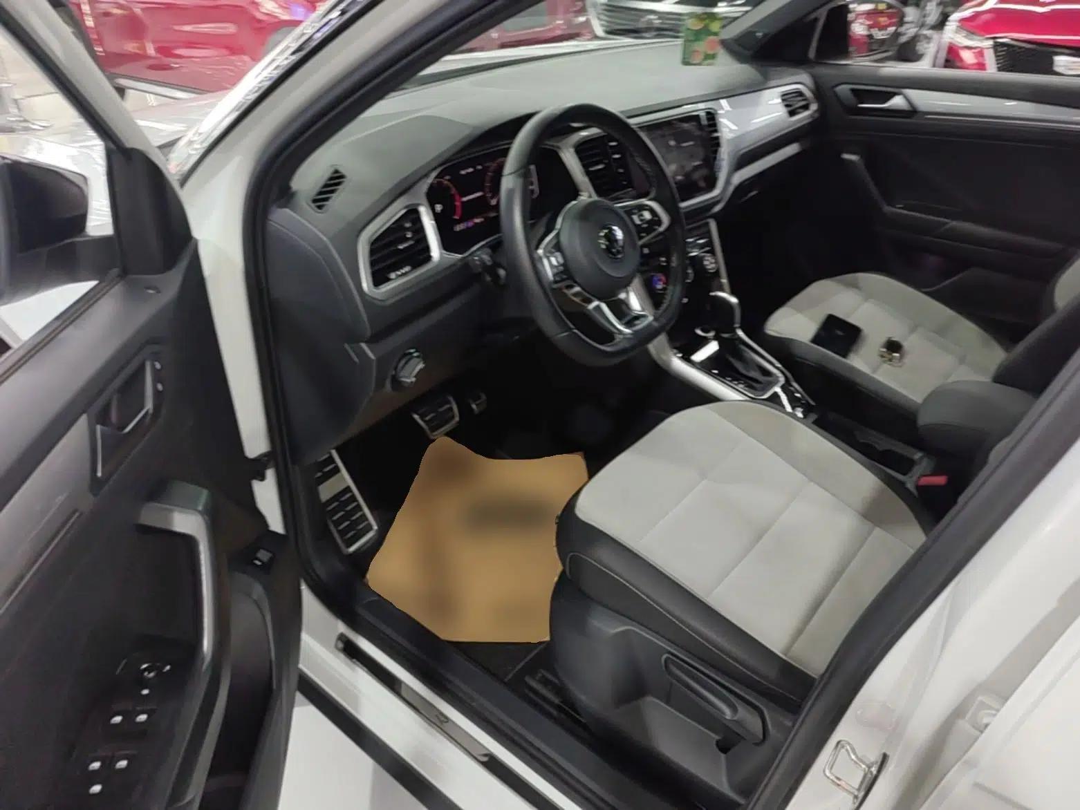 Volkswagen T-ROC 2021 280TSI DSG Two-Wheel Drive R-Line Pro Connected Version — миниатюра 18