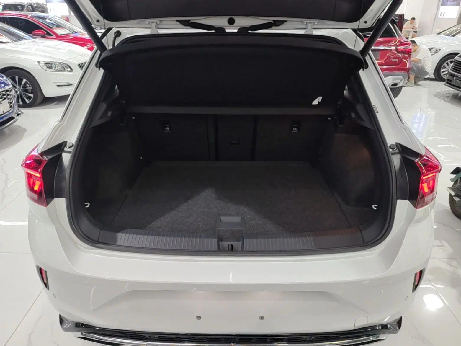 Volkswagen T-ROC 2021 280TSI DSG Two-Wheel Drive R-Line Pro Connected Version — миниатюра 22