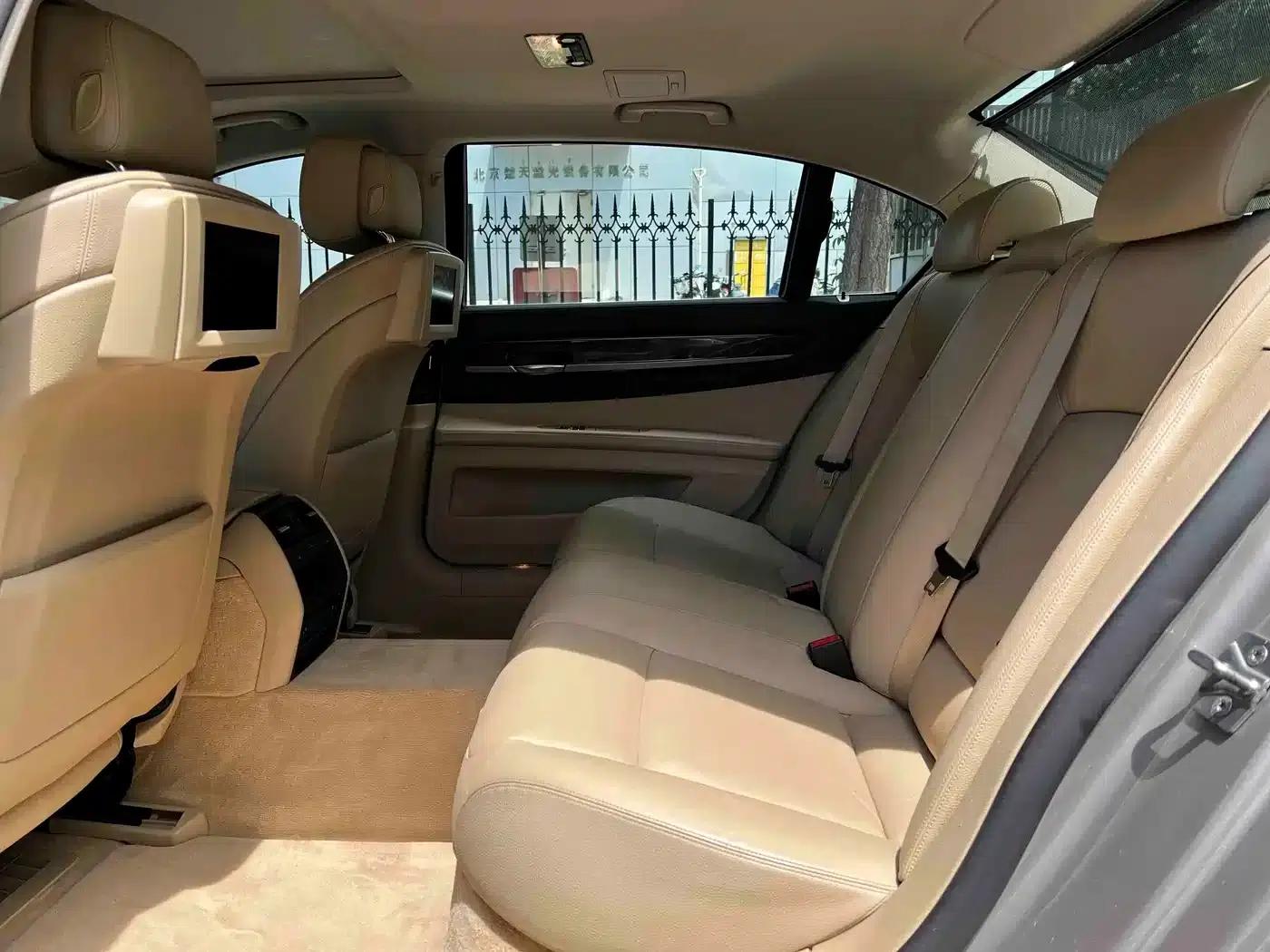 2011 BMW 7 Series 730Li Elegant Edition — миниатюра 11