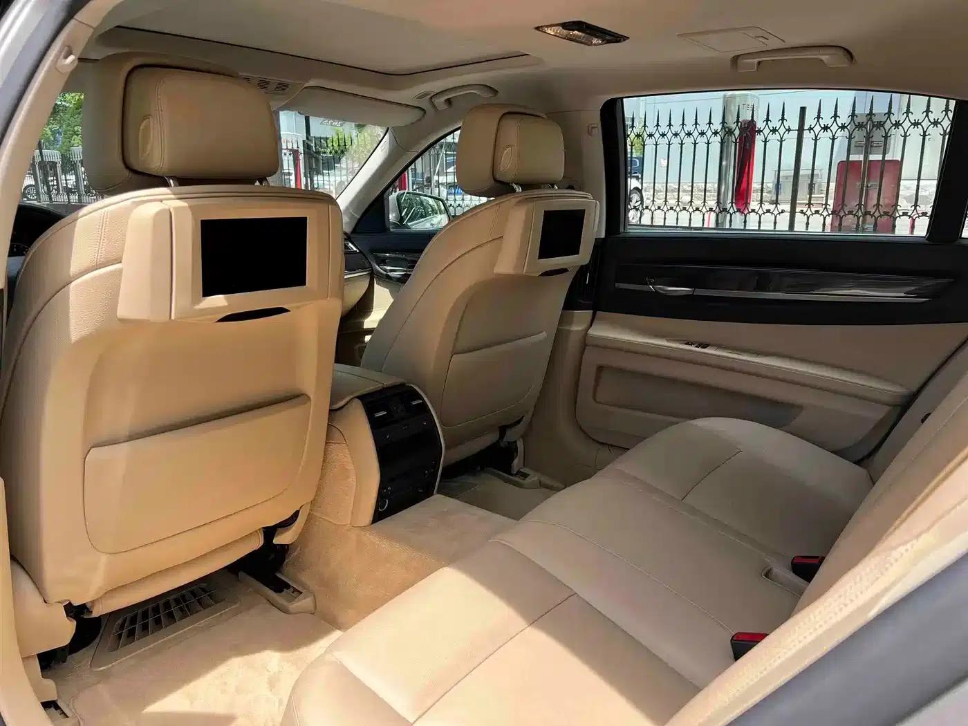 2011 BMW 7 Series 730Li Elegant Edition — миниатюра 13