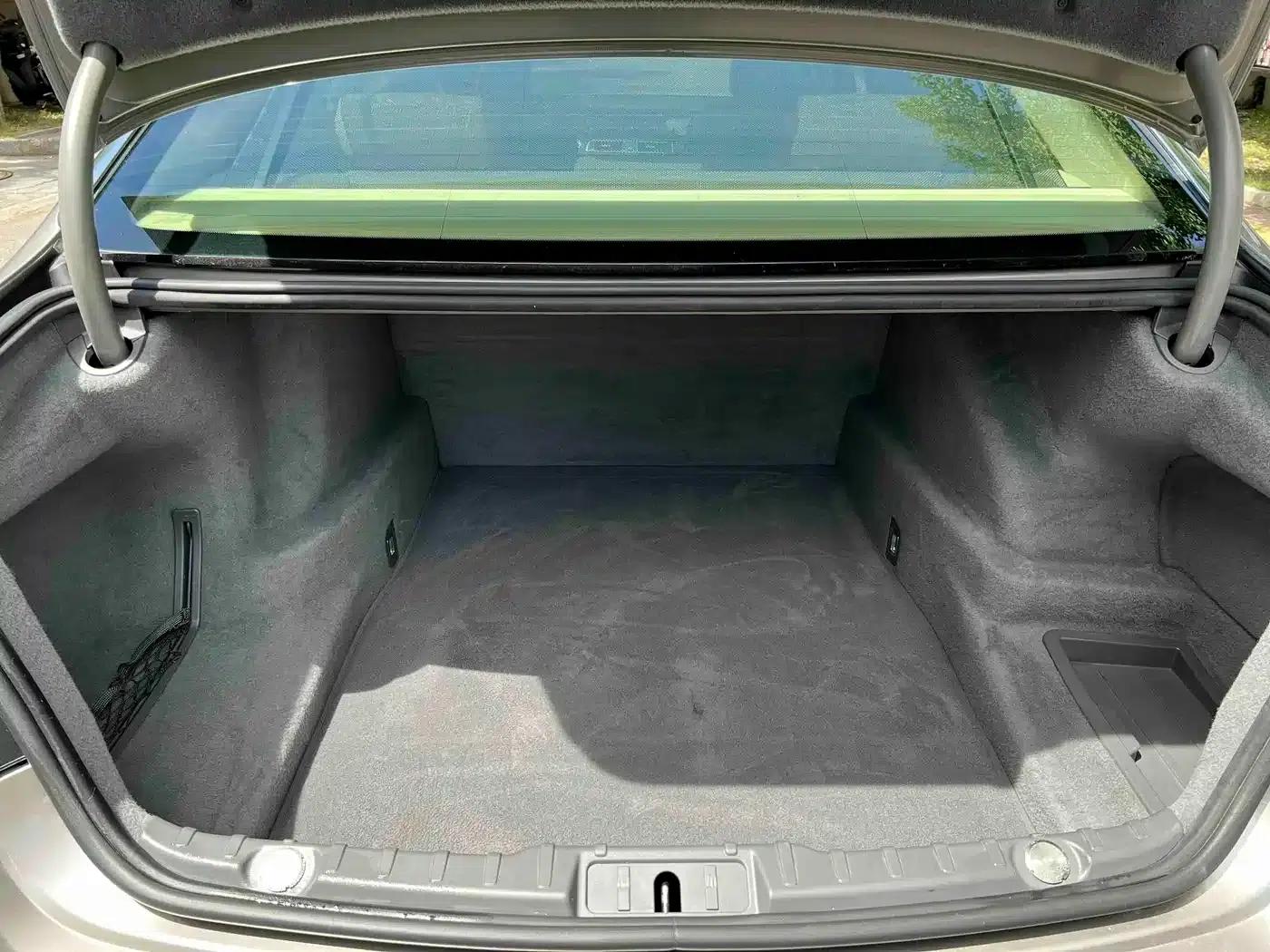 2011 BMW 7 Series 730Li Elegant Edition — миниатюра 20