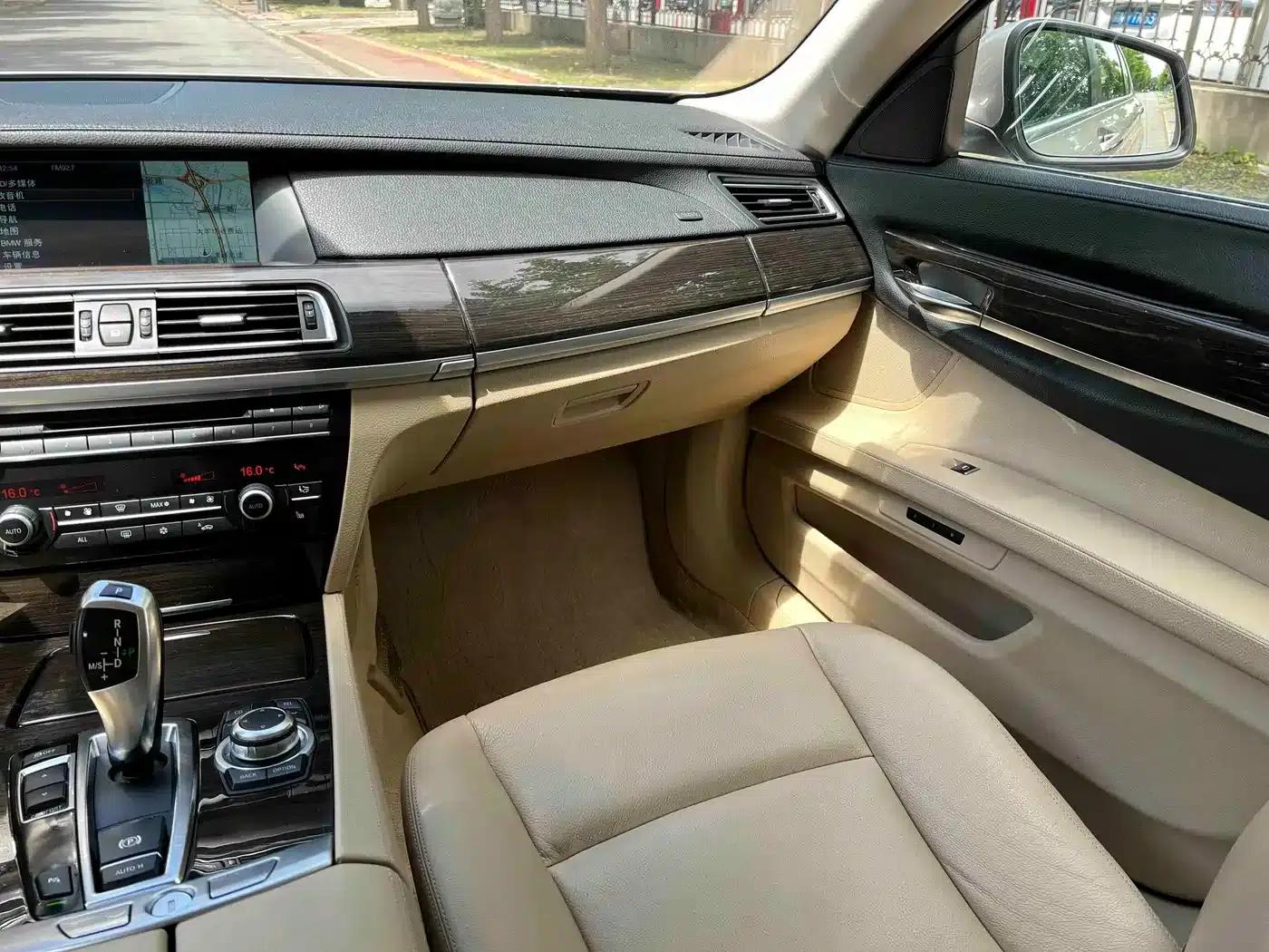 2011 BMW 7 Series 730Li Elegant Edition — миниатюра 8