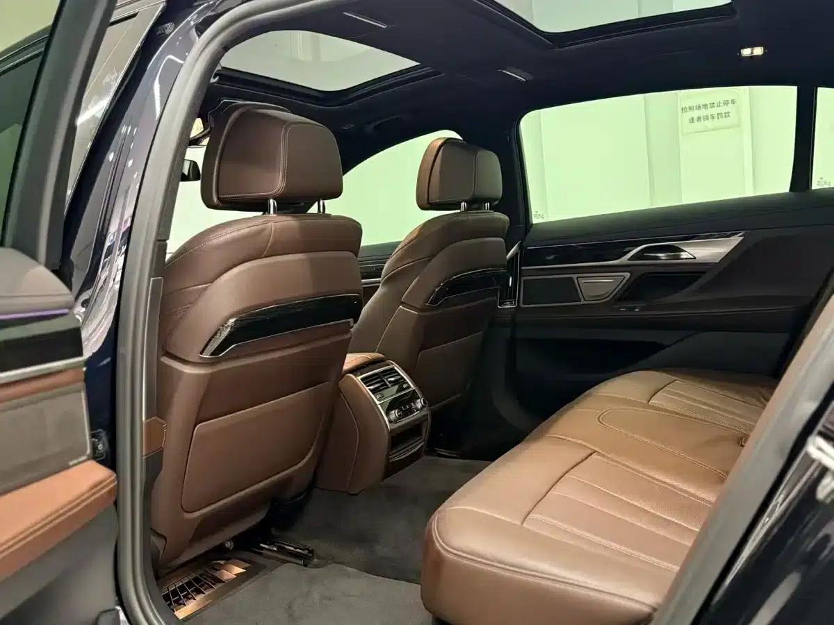 2018 BMW 7 Series 730Li Leading Edition M Sport Package — миниатюра 6