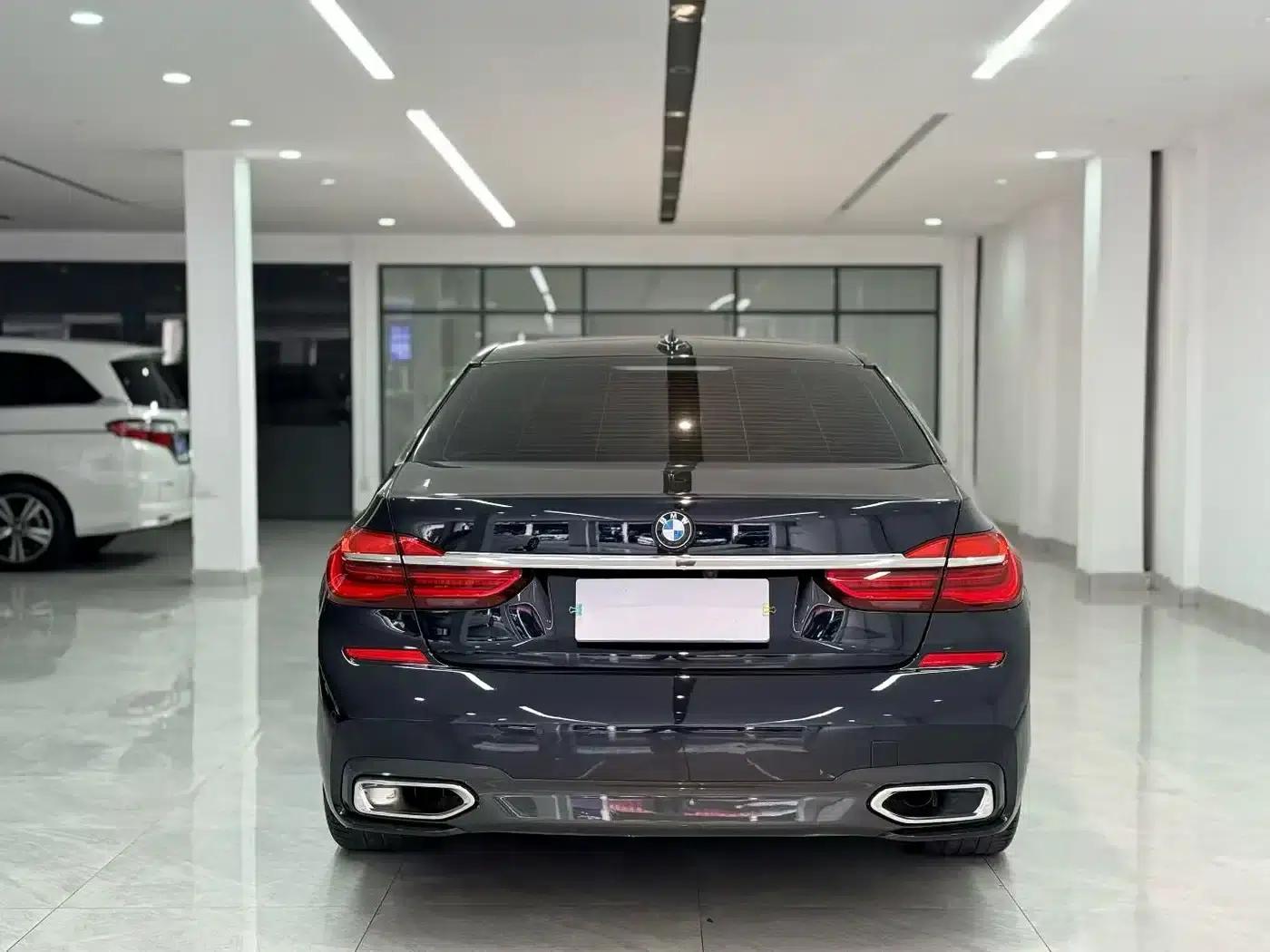 2018 BMW 7 Series 730Li Leading Edition M Sport Package — миниатюра 8