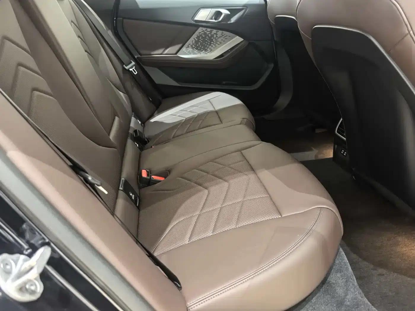 2025 BMW 2 Series 225L M Sport Package — миниатюра 3