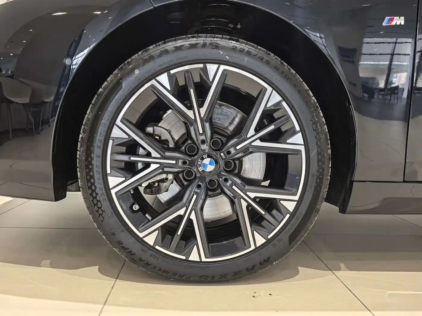 2025 BMW 2 Series 225L M Sport Package — миниатюра 6