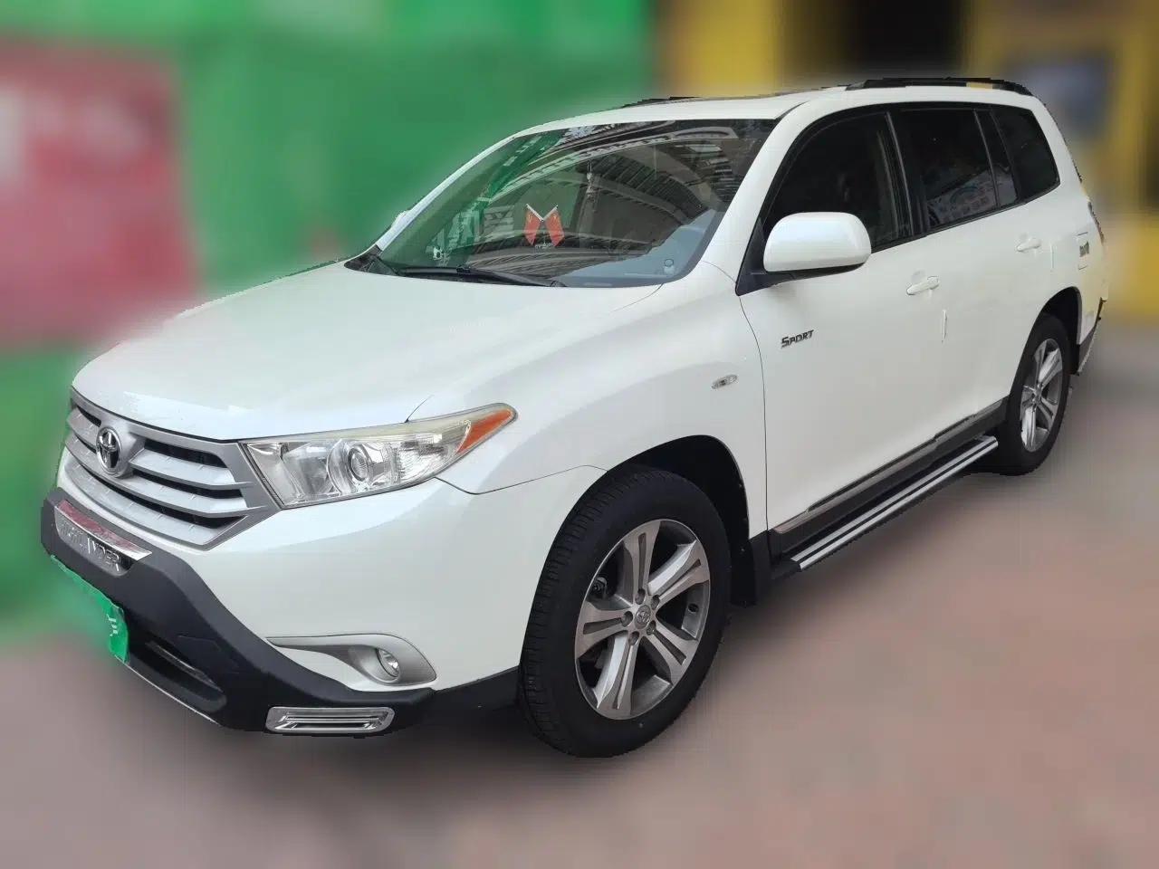 Toyota Highlander 2012 2.7L Two-Wheel Drive 7-Seater Luxury Edition — миниатюра 1