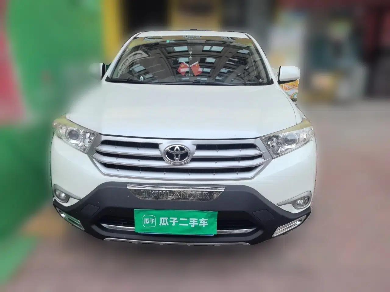 Toyota Highlander 2012 2.7L Two-Wheel Drive 7-Seater Luxury Edition — миниатюра 2