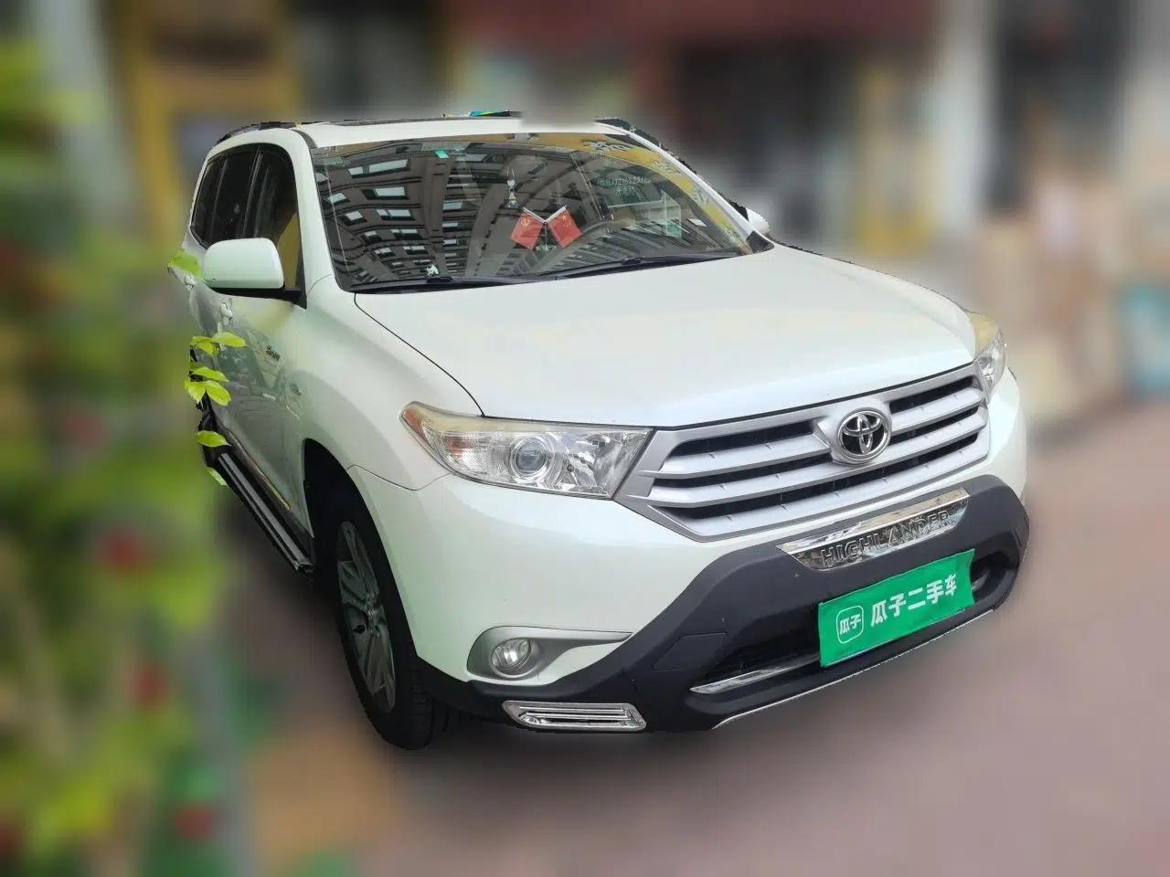 Toyota Highlander 2012 2.7L Two-Wheel Drive 7-Seater Luxury Edition — миниатюра 3