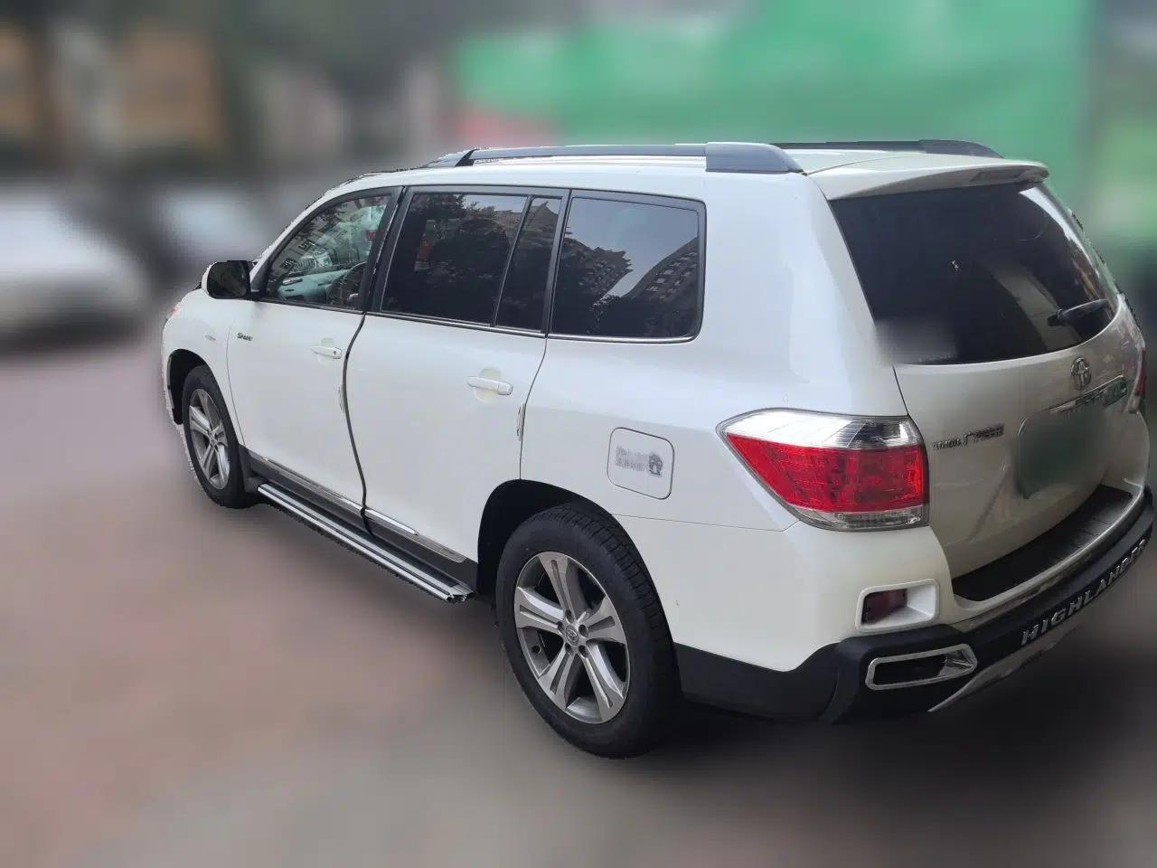 Toyota Highlander 2012 2.7L Two-Wheel Drive 7-Seater Luxury Edition — миниатюра 4