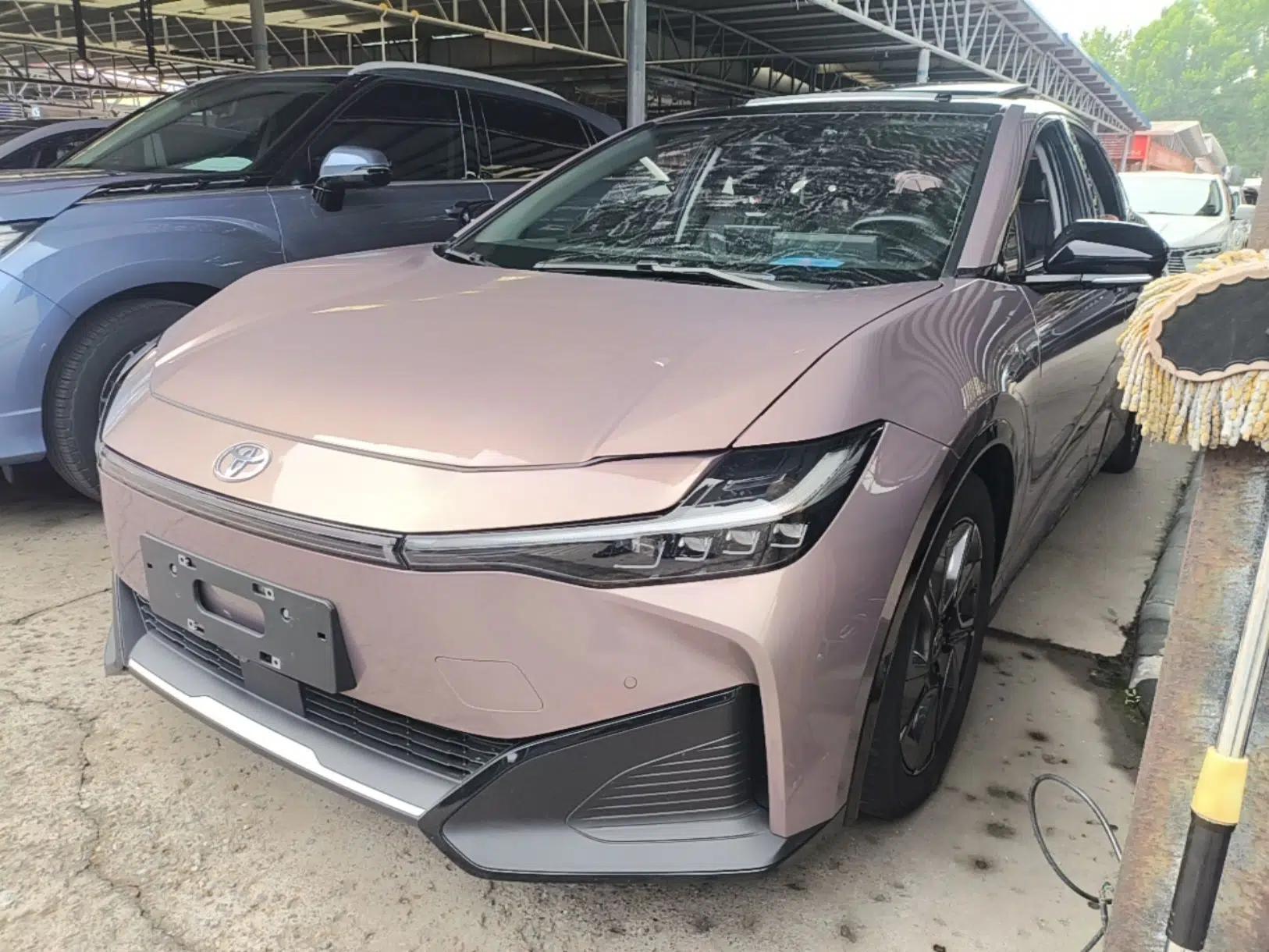Toyota bZ3 2023 616 km Long-Range Premium — миниатюра 1