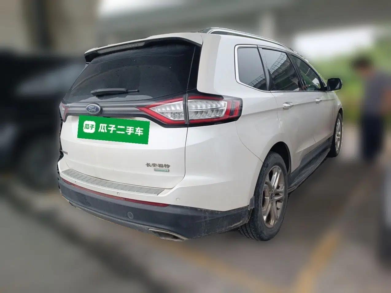 Ford Edge 2016 EcoBoost 245 Two-Wheel-Drive Titanium 7-Seater — миниатюра 6