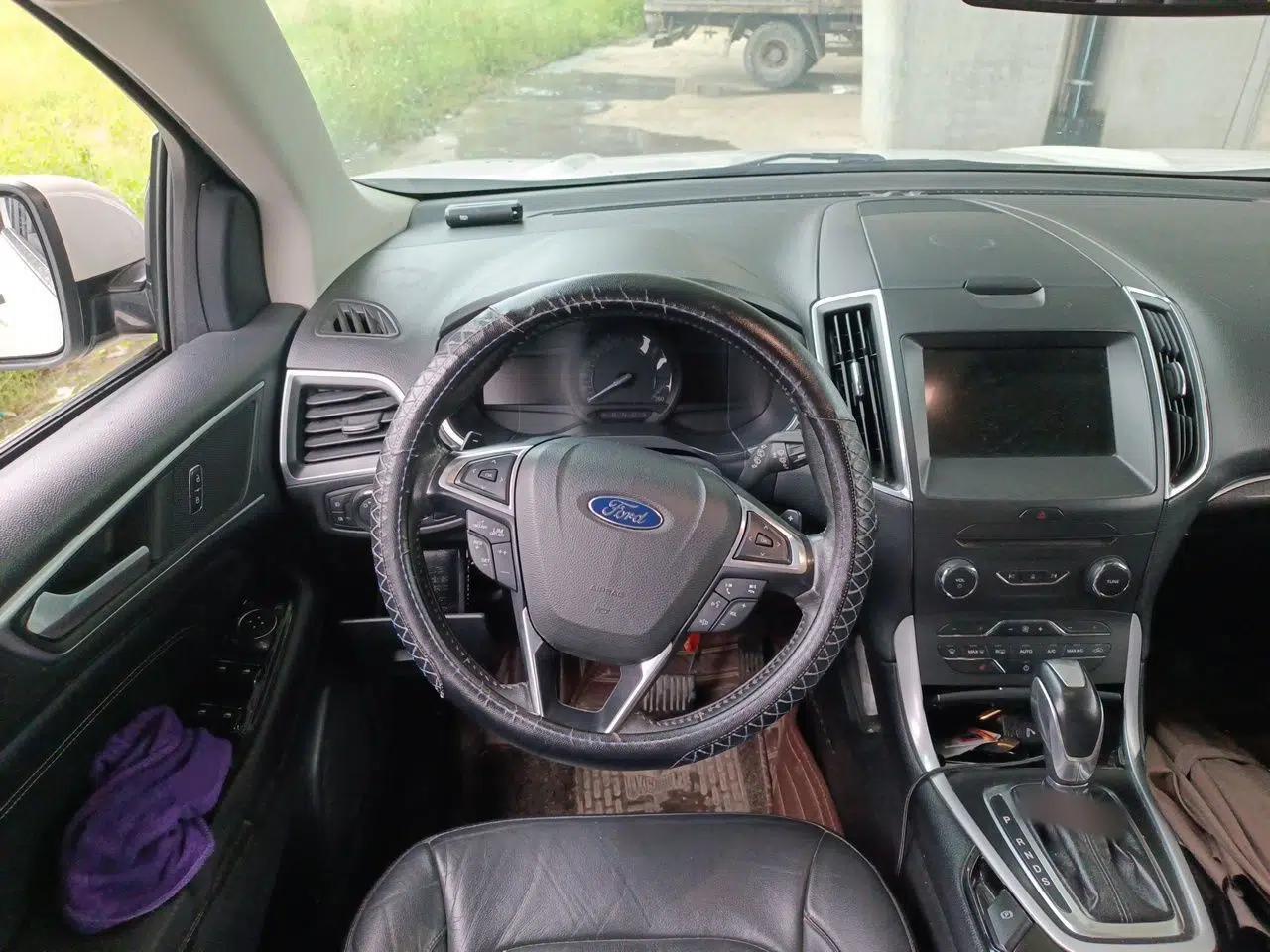 Ford Edge 2016 EcoBoost 245 Two-Wheel-Drive Titanium 7-Seater — миниатюра 10