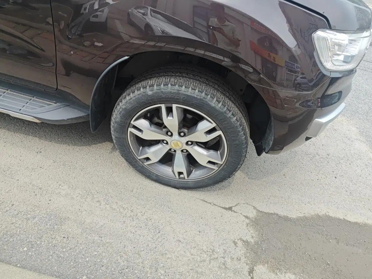Ford Everest 2017 2.0T Gasoline Automatic 4x4 Flagship Edition 7 Seats — миниатюра 8