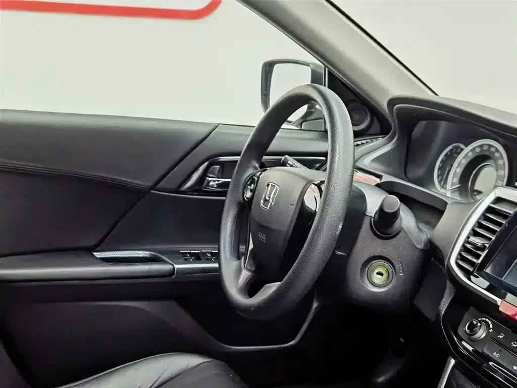 2016 Honda Accord 2.0L Comfort Edition — миниатюра 22