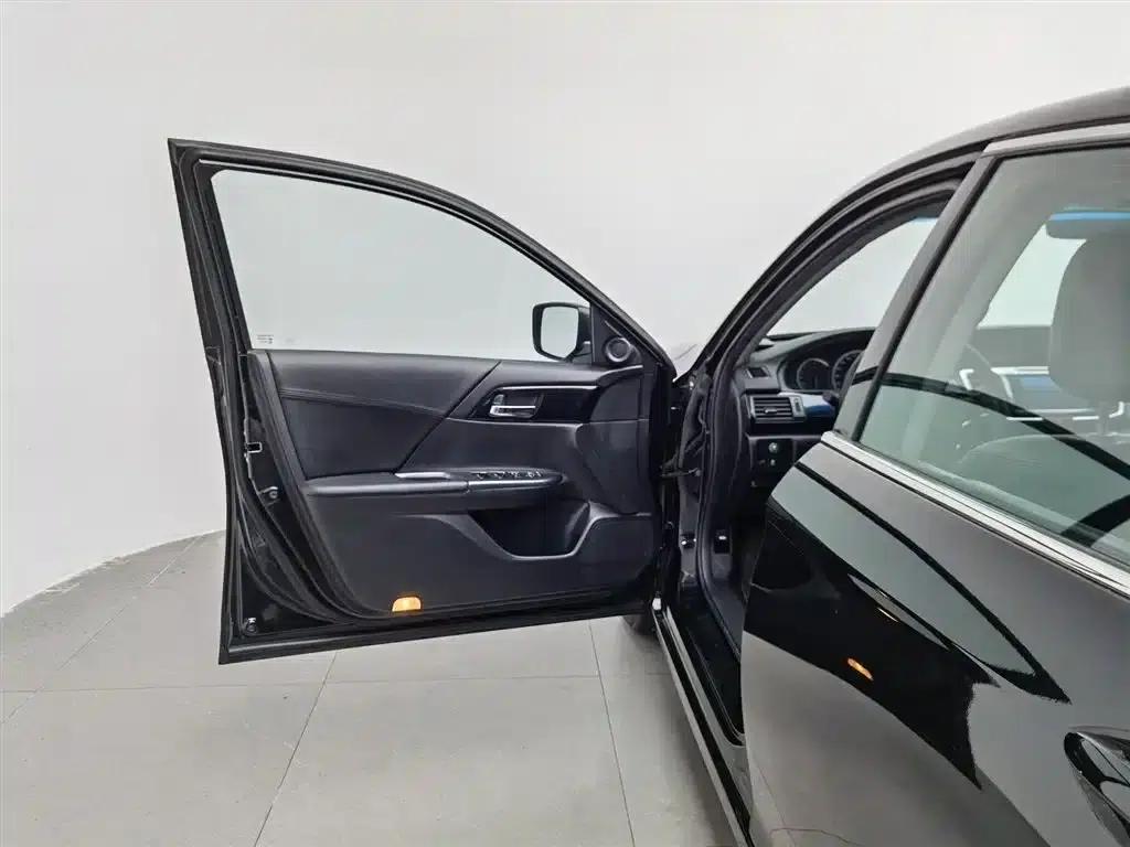 2016 Honda Accord 2.0L Comfort Edition — миниатюра 8