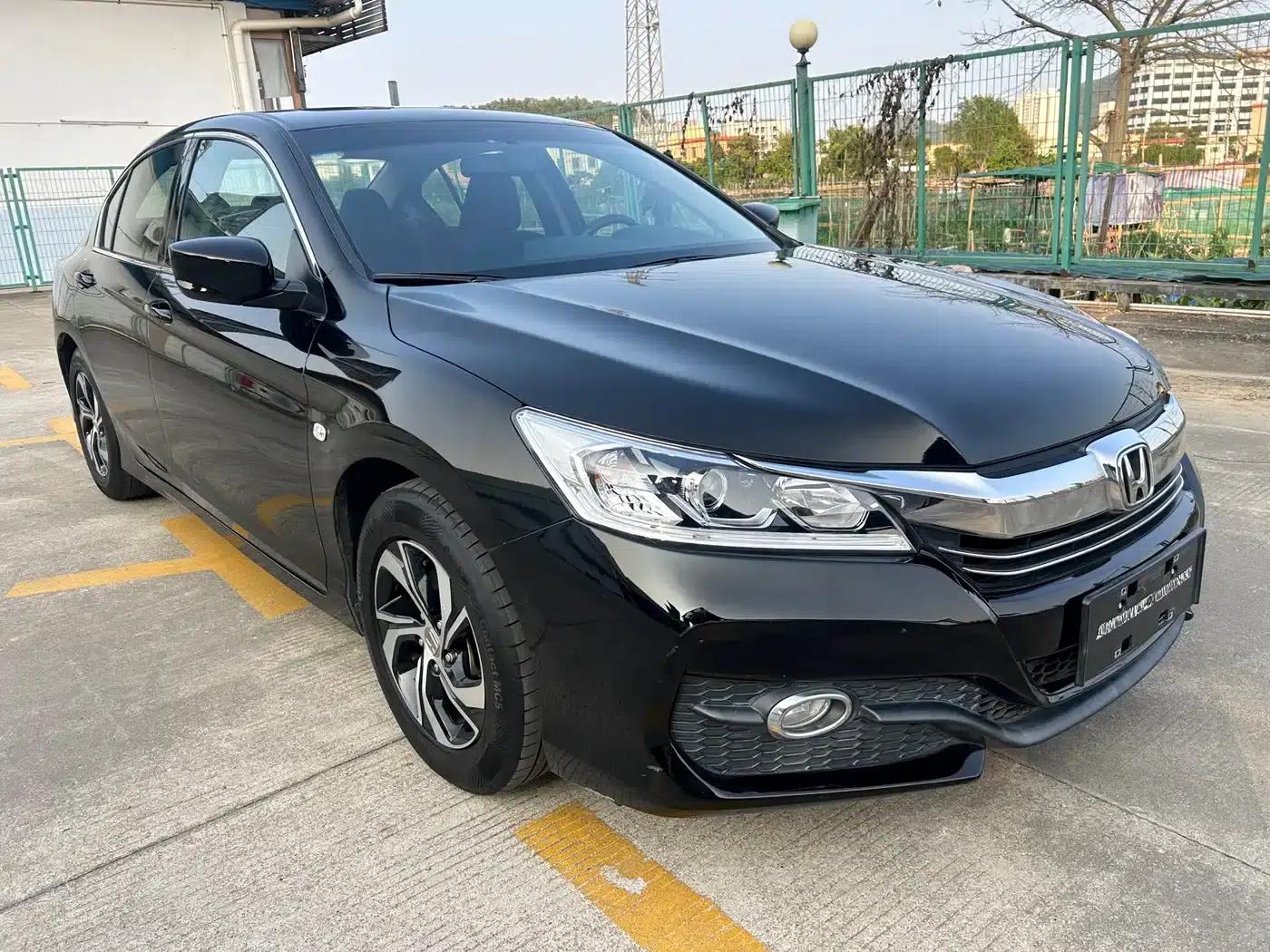 2016 Honda Accord 2.0L Comfort Edition — миниатюра 3