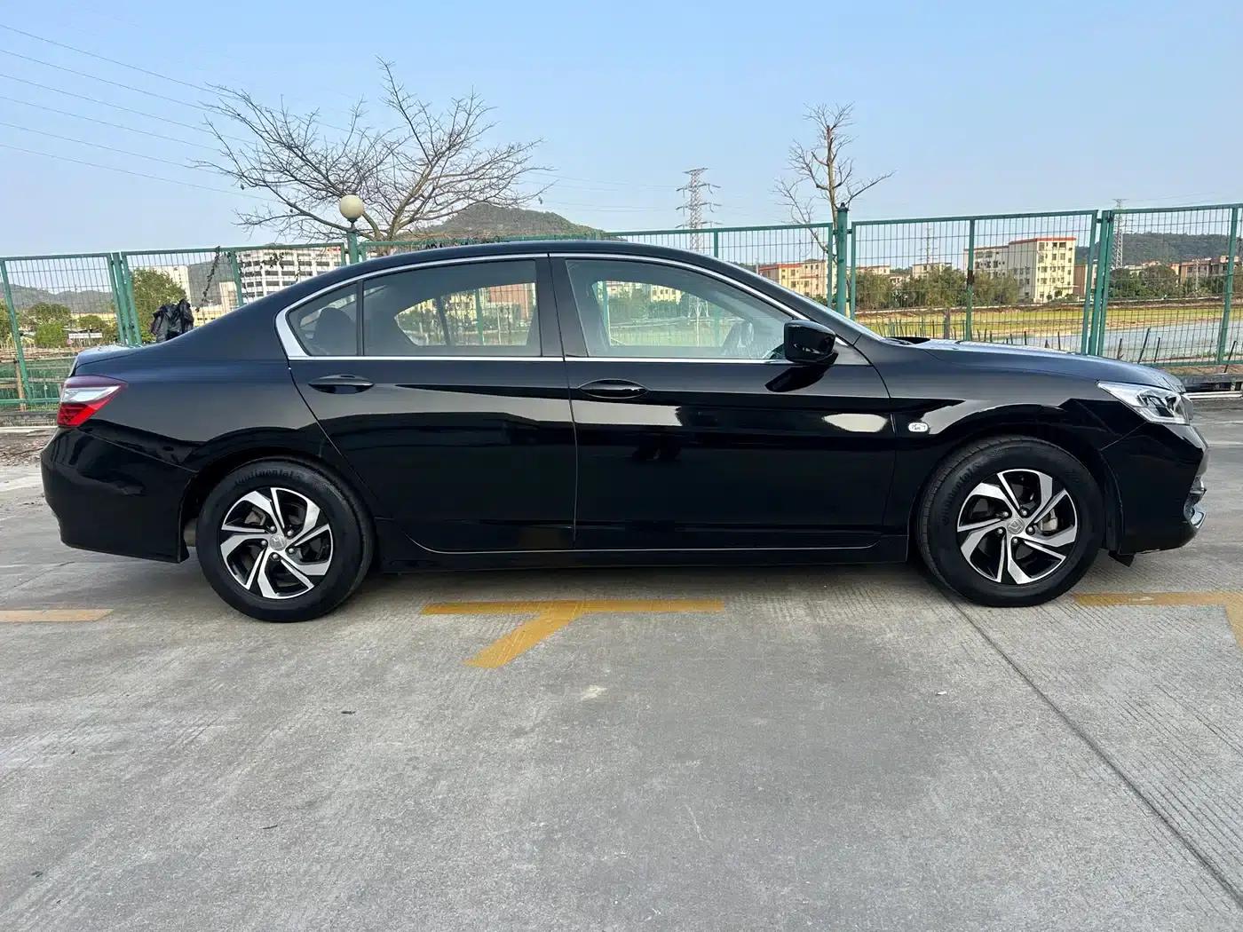 2016 Honda Accord 2.0L Comfort Edition — миниатюра 4
