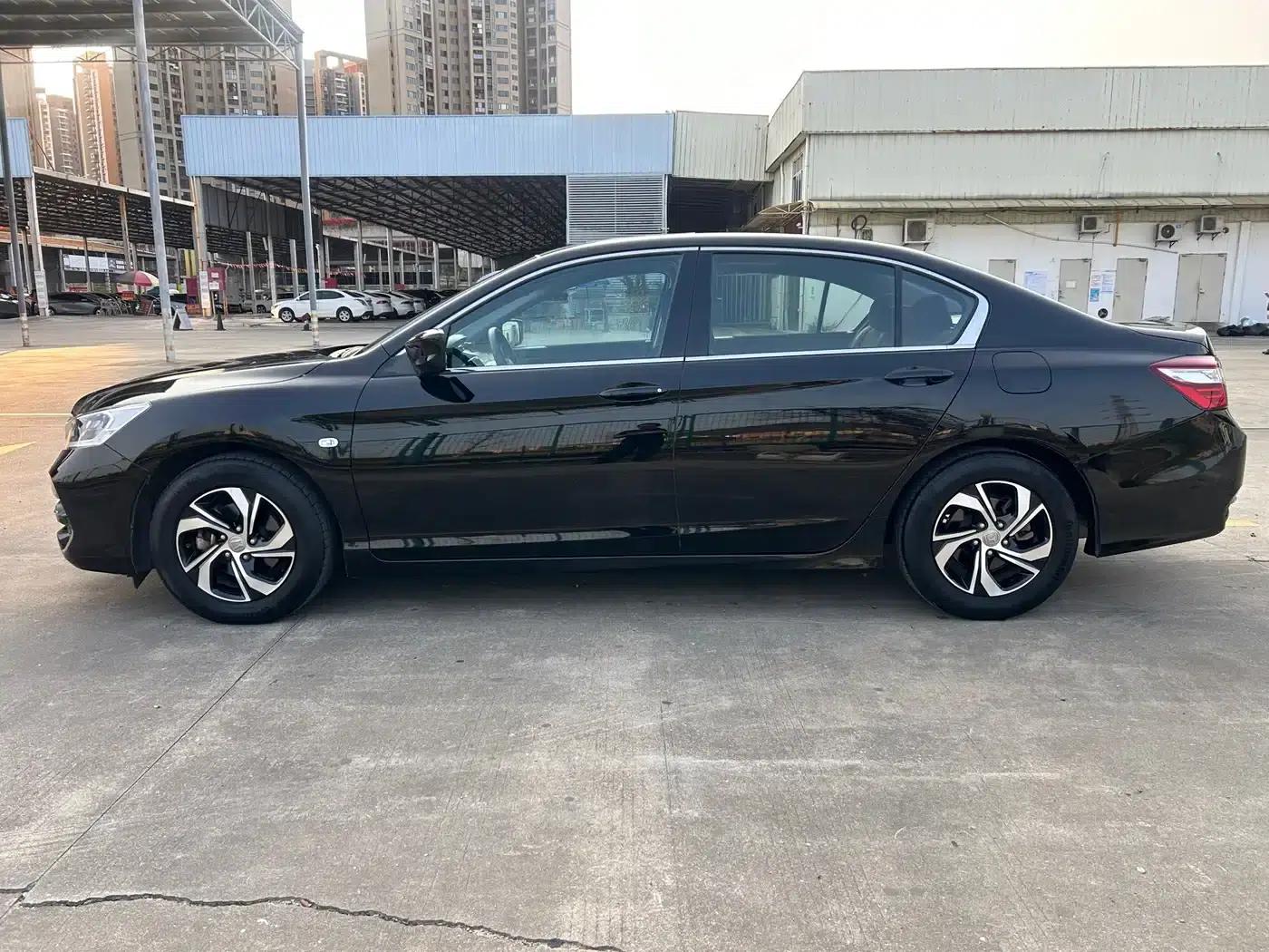 2016 Honda Accord 2.0L Comfort Edition — миниатюра 5