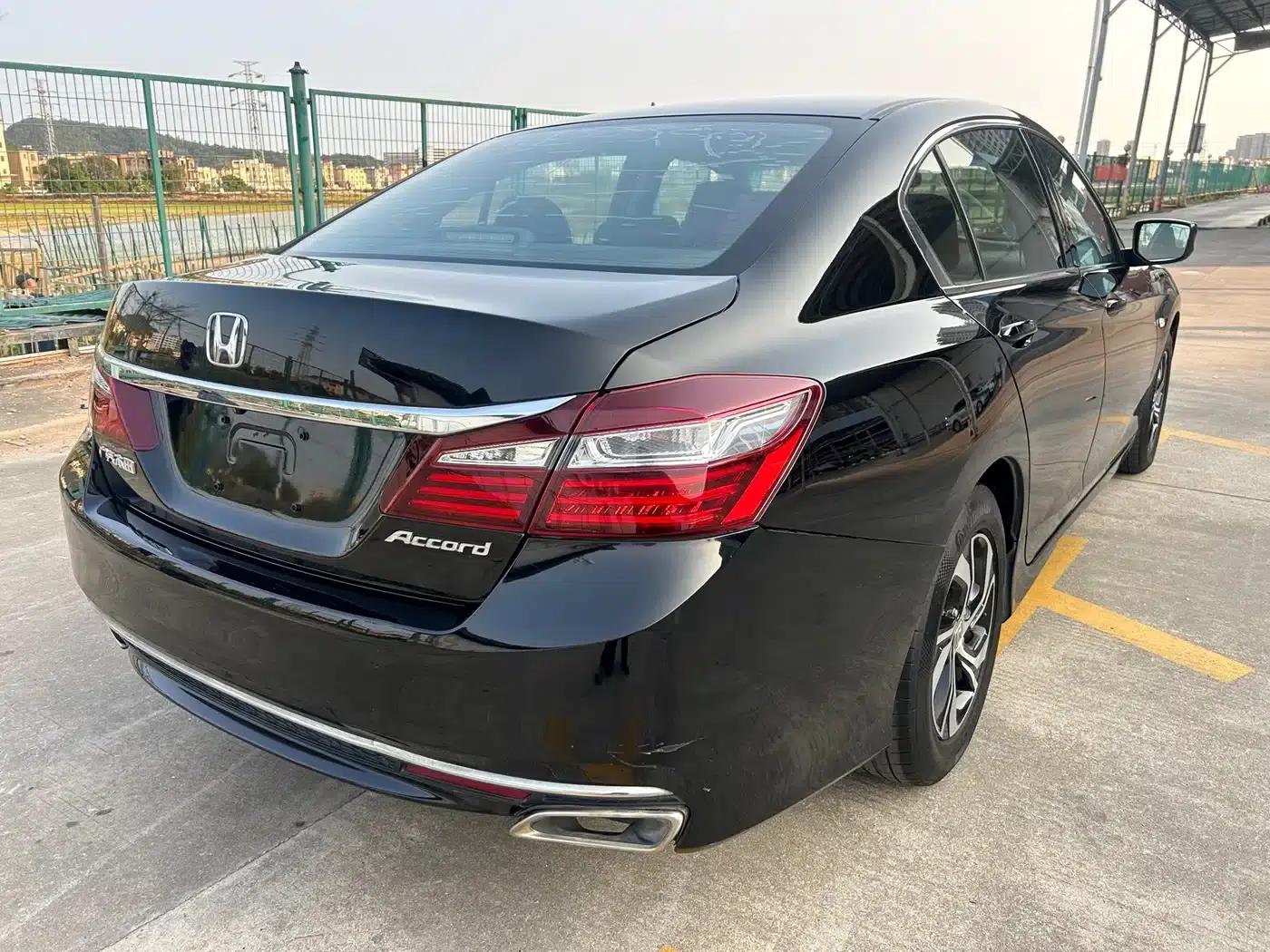 2016 Honda Accord 2.0L Comfort Edition — миниатюра 8
