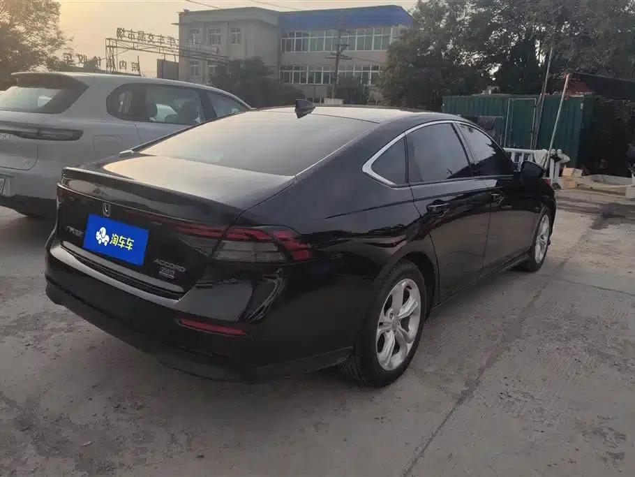 2024 Honda Accord 260TURBO Luxury Edition — миниатюра 3