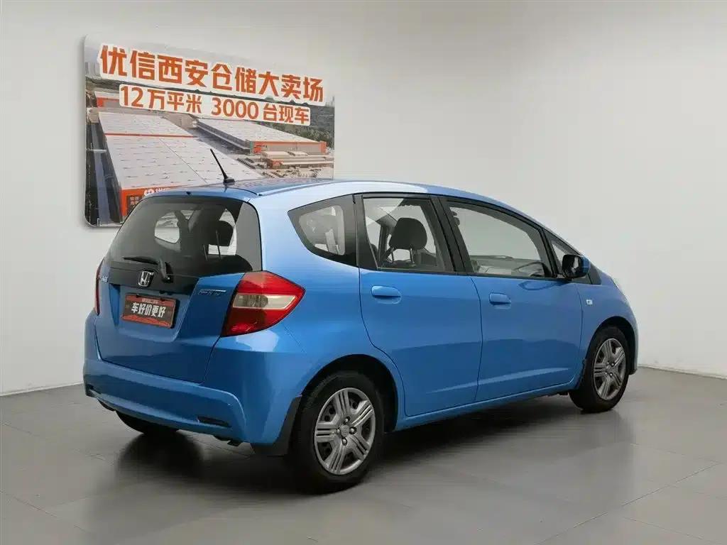 Honda Fit 2011 1.3L Manual Comfort Edition — миниатюра 2