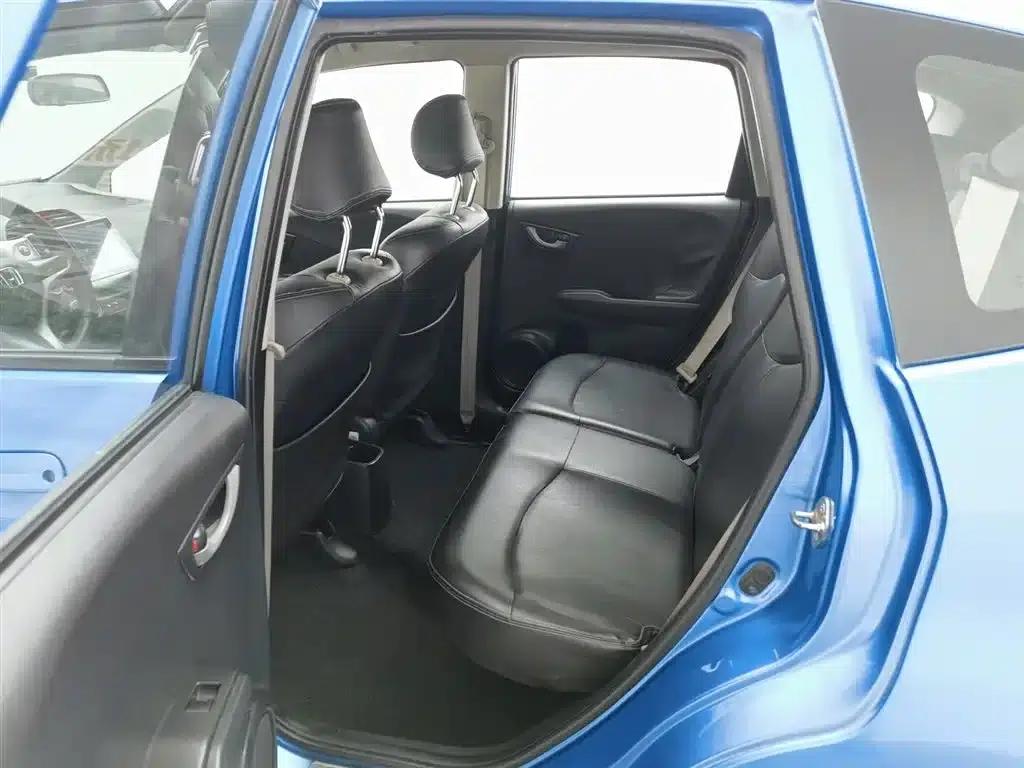 Honda Fit 2011 1.3L Manual Comfort Edition — миниатюра 15