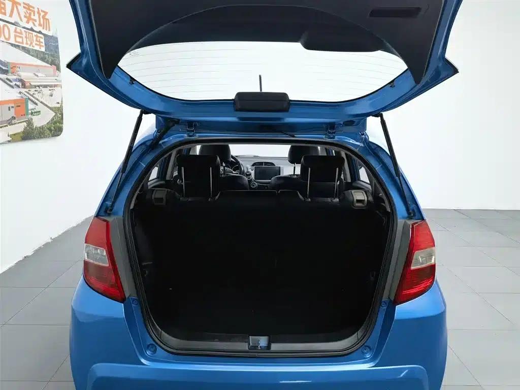 Honda Fit 2011 1.3L Manual Comfort Edition — миниатюра 16