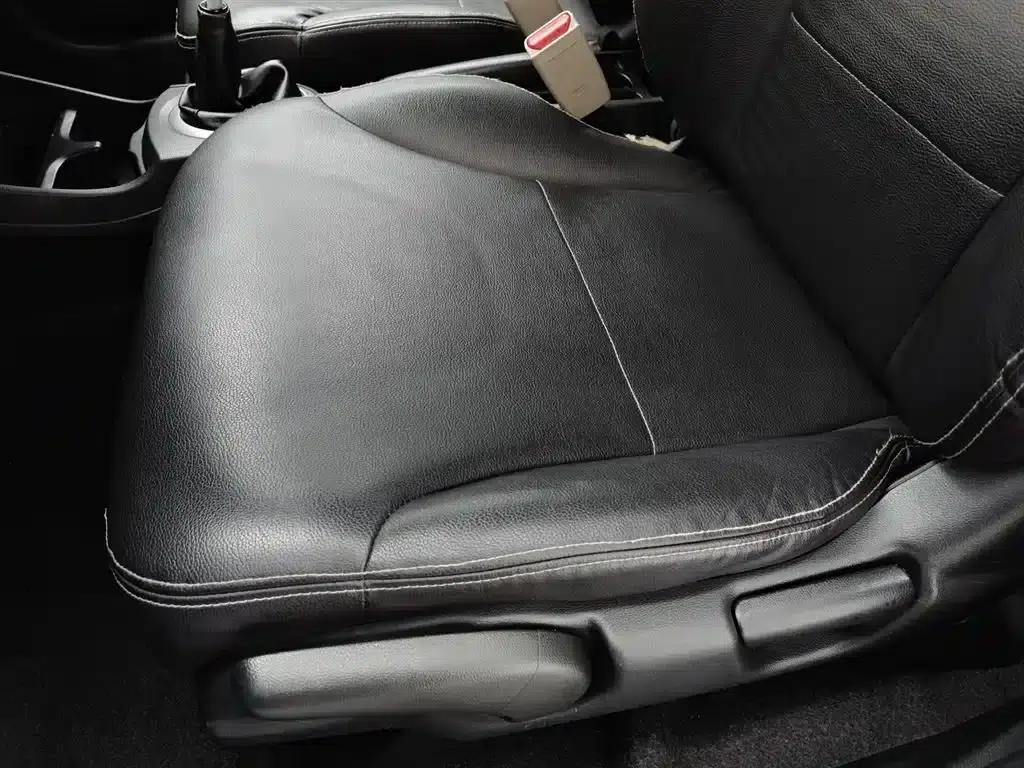 Honda Fit 2011 1.3L Manual Comfort Edition — миниатюра 20