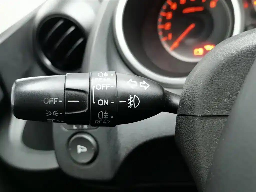Honda Fit 2011 1.3L Manual Comfort Edition — миниатюра 21