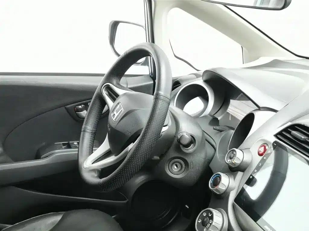 Honda Fit 2011 1.3L Manual Comfort Edition — миниатюра 22