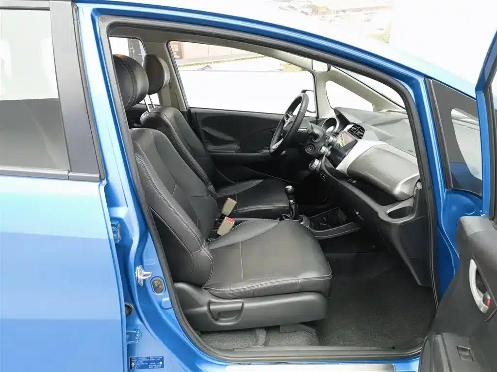 Honda Fit 2011 1.3L Manual Comfort Edition — миниатюра 23