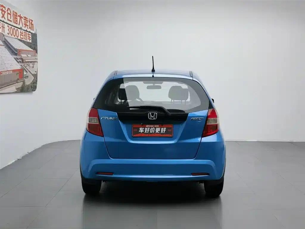 Honda Fit 2011 1.3L Manual Comfort Edition — миниатюра 4