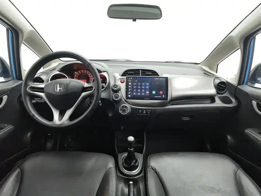 Honda Fit 2011 1.3L Manual Comfort Edition — миниатюра 5