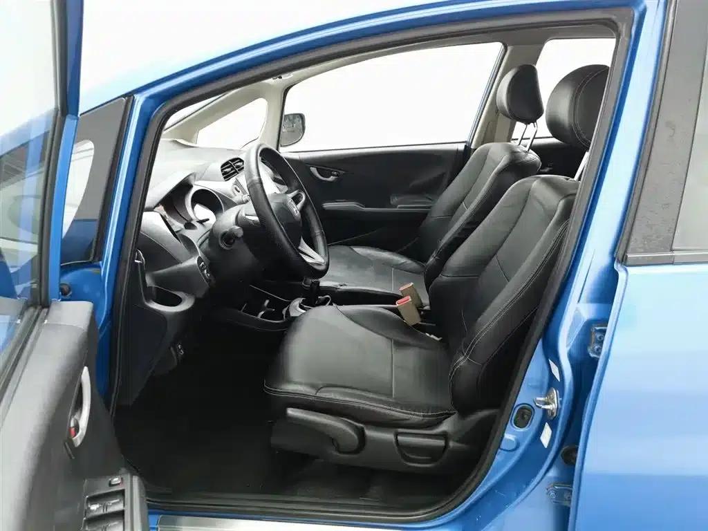 Honda Fit 2011 1.3L Manual Comfort Edition — миниатюра 10