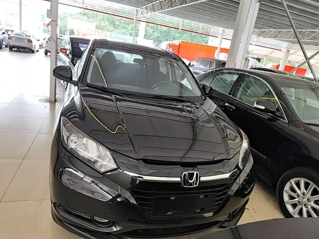 Vezel 2017 1.5L CVT 2WD Comfort Model — миниатюра 3