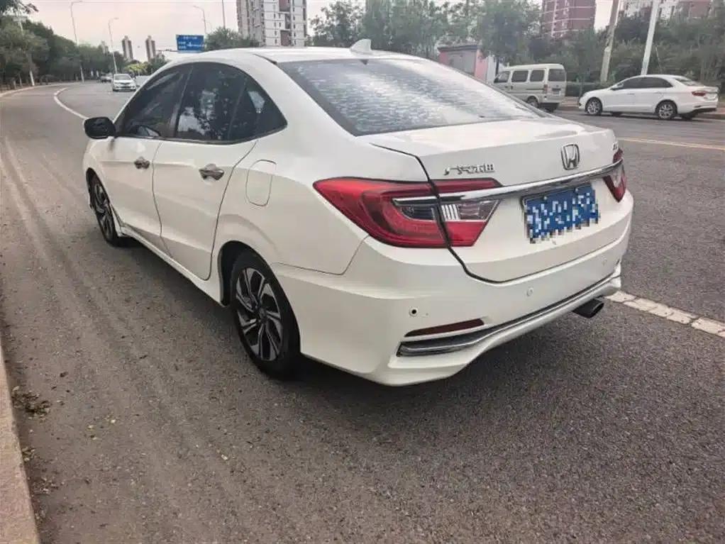 2017 Honda Crider 1.8L CVT Luxury Special Edition — миниатюра 4
