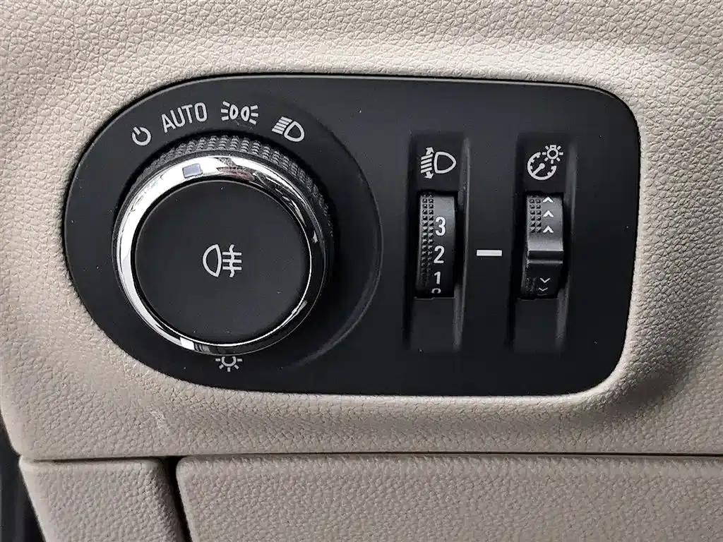 Buick Verano 2017 Sedan 15S Automatic Leading Edition — миниатюра 21