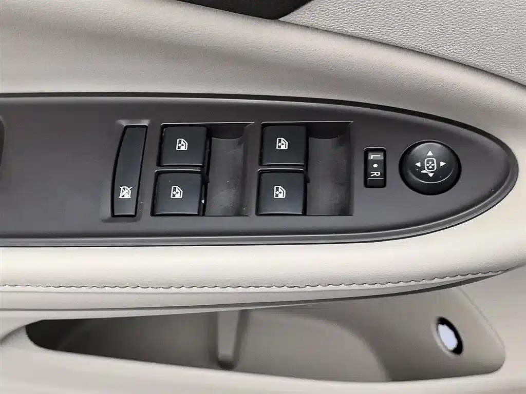 Buick Verano 2017 Sedan 15S Automatic Leading Edition — миниатюра 9