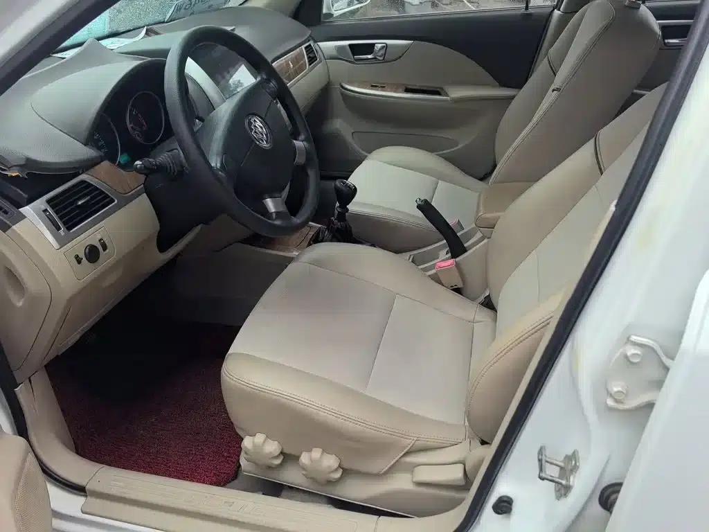 Buick Excelle 2015 1.5L Manual Classic — миниатюра 11