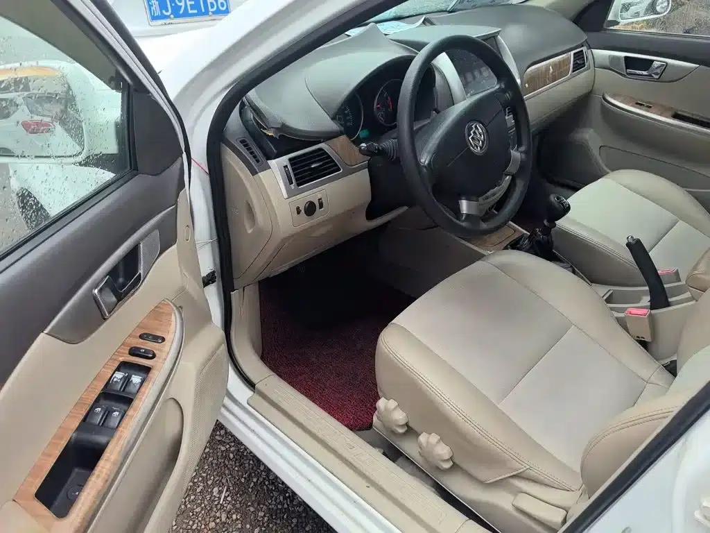 Buick Excelle 2015 1.5L Manual Classic — миниатюра 12
