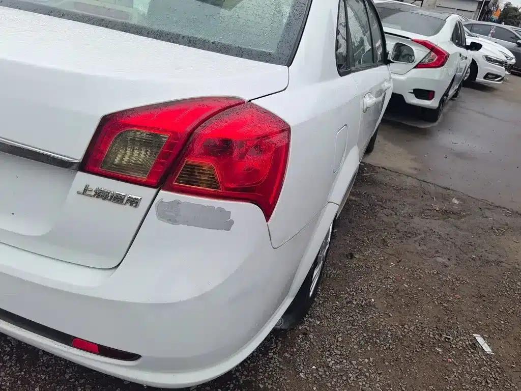 Buick Excelle 2015 1.5L Manual Classic — миниатюра 24
