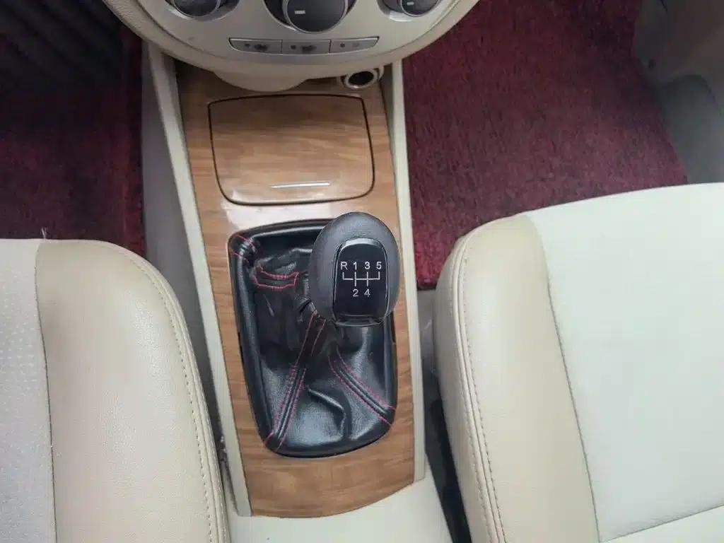 Buick Excelle 2015 1.5L Manual Classic — миниатюра 10