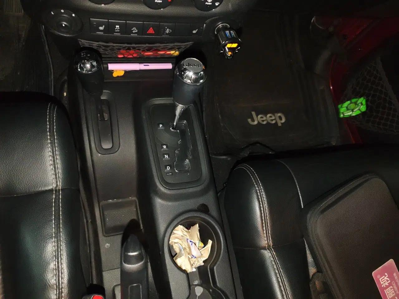 Jeep Wrangler 2012 3.6L Rubicon two-door model — миниатюра 14